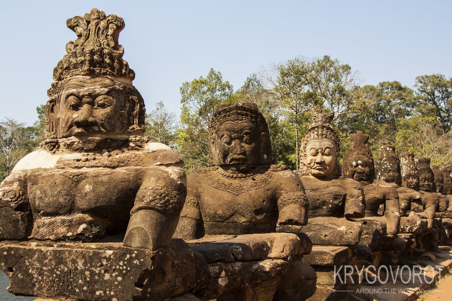 Статуи в Камбодже
