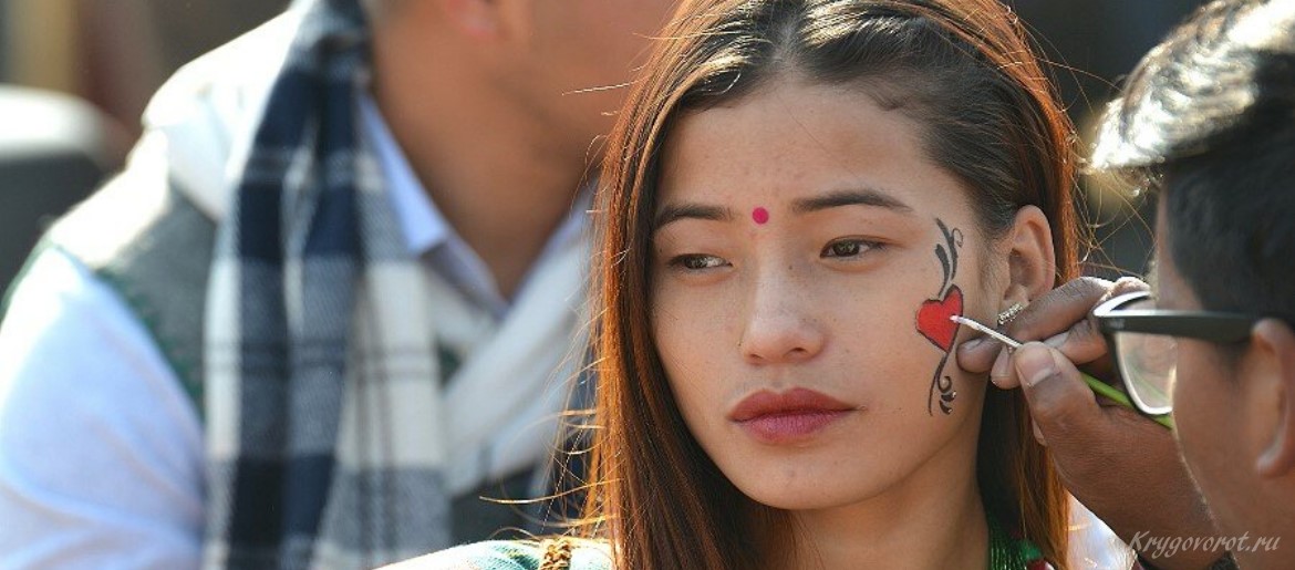 Девушка из народа гурунги на празднике Таму Лхосар